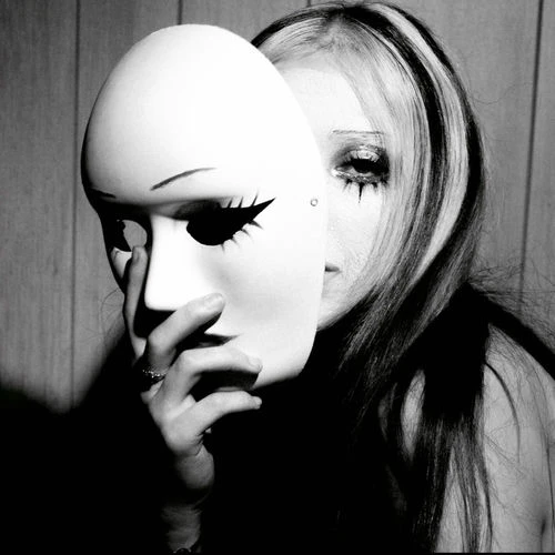دانلود آهنگ Her Face از Isabel LaRosa