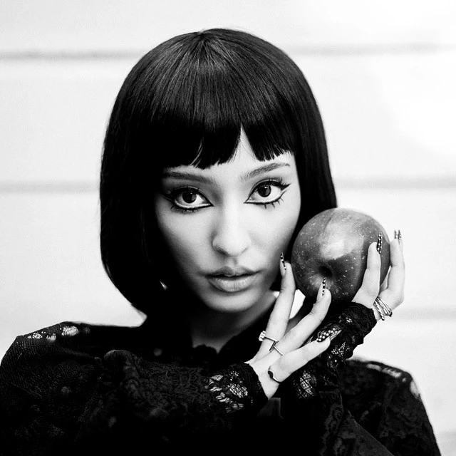 دانلود آهنگ PRETTY STRANGER از Faouzia