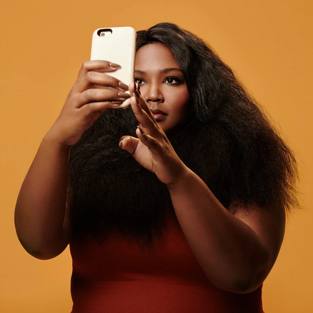 دانلود آهنگ Phone از Lizzo
