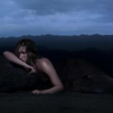 دانلود آلبوم SO CLOSE TO WHAT??? (deluxe) از Tate McRae