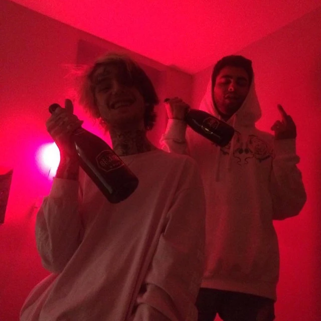 دانلود آهنگ downtown از Lil Peep