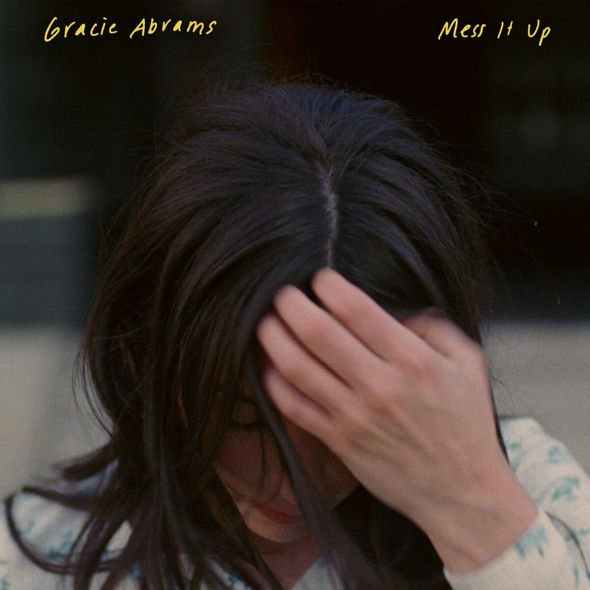 دانلود آهنگ Mess It Up از Gracie Abrams