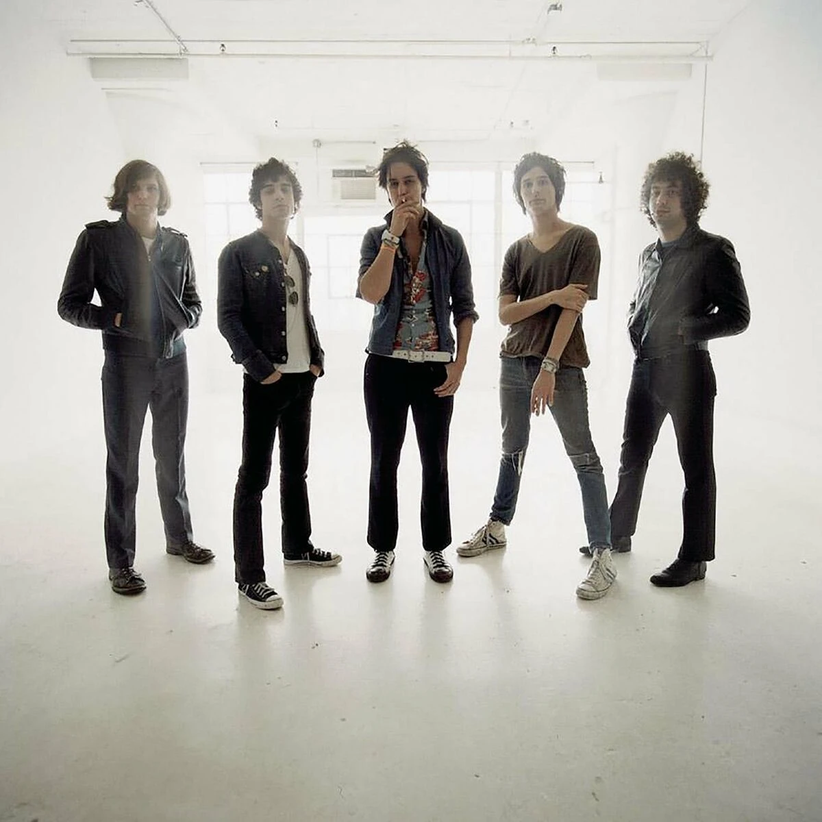دانلود آهنگ Modern Girls & Old Fashion Men از The Strokes