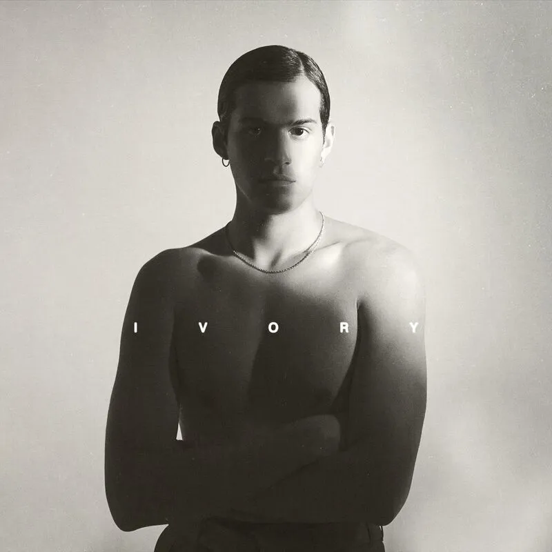 دانلود آهنگ Invincible (feat. Daniel Caesar) از Omar Apollo