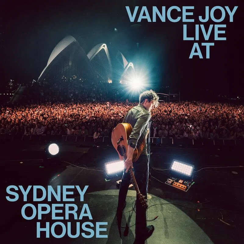 دانلود آهنگ Lay It On Me - Live at Sydney Opera House از Vance Joy