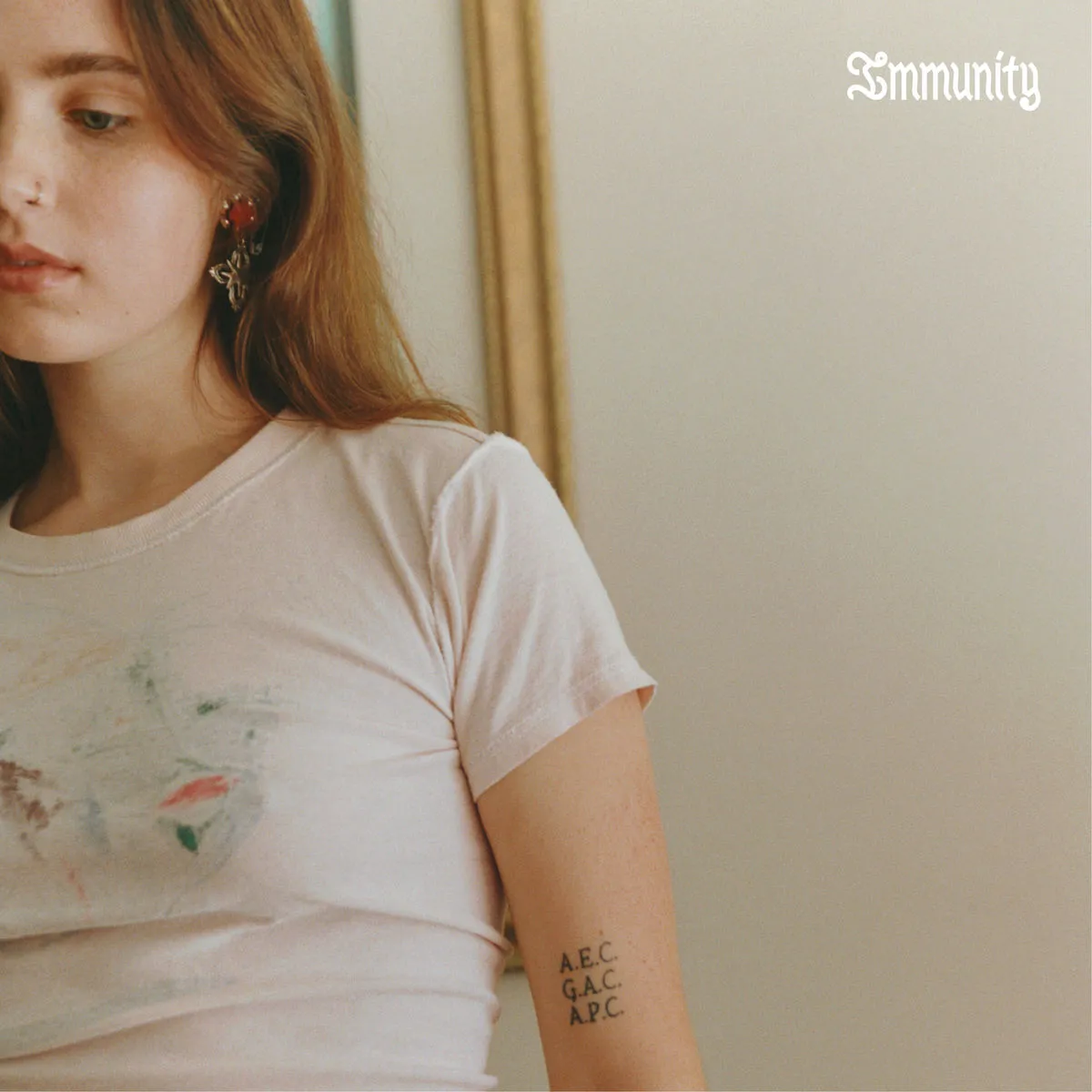 دانلود آهنگ Softly از Clairo