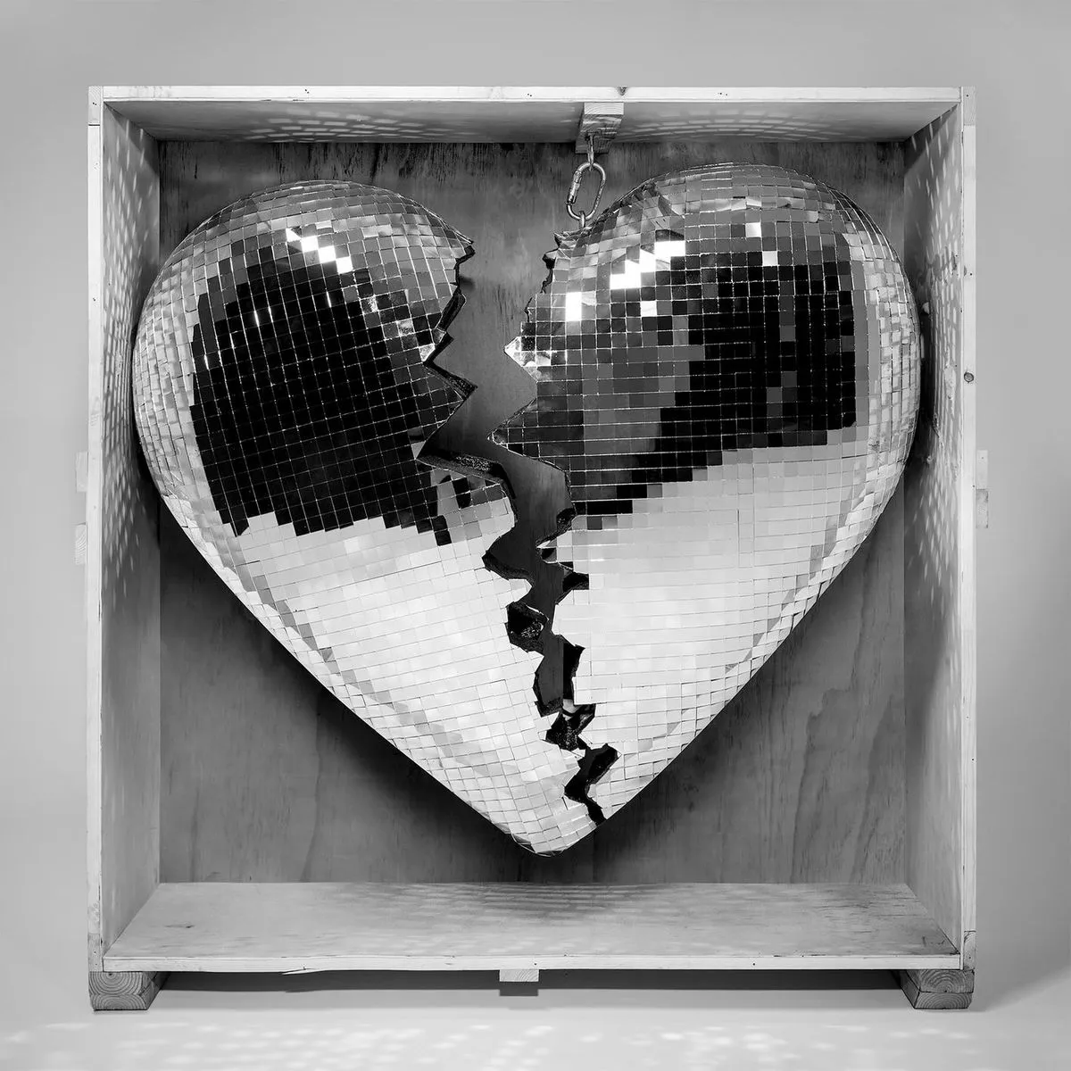دانلود آهنگ Spinning از Mark Ronson