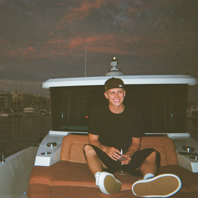 دانلود آهنگ one life از charlieonnafriday