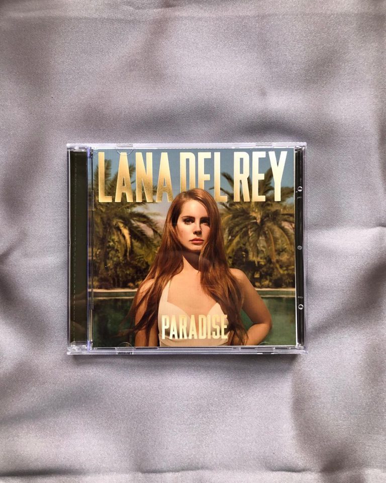آلبوم فیزیکی Born to Die از Lana Del Rey