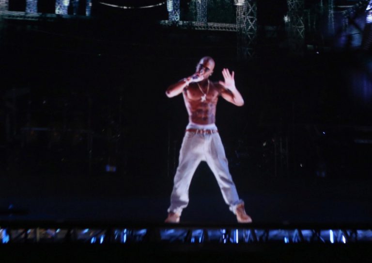 ترجمه آهنگ Ghost از توپاک